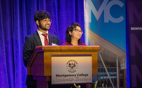 MC学生基金会董事会成员Swechchha Shrestha和Kethaka Yattogoda担任活动主持人。